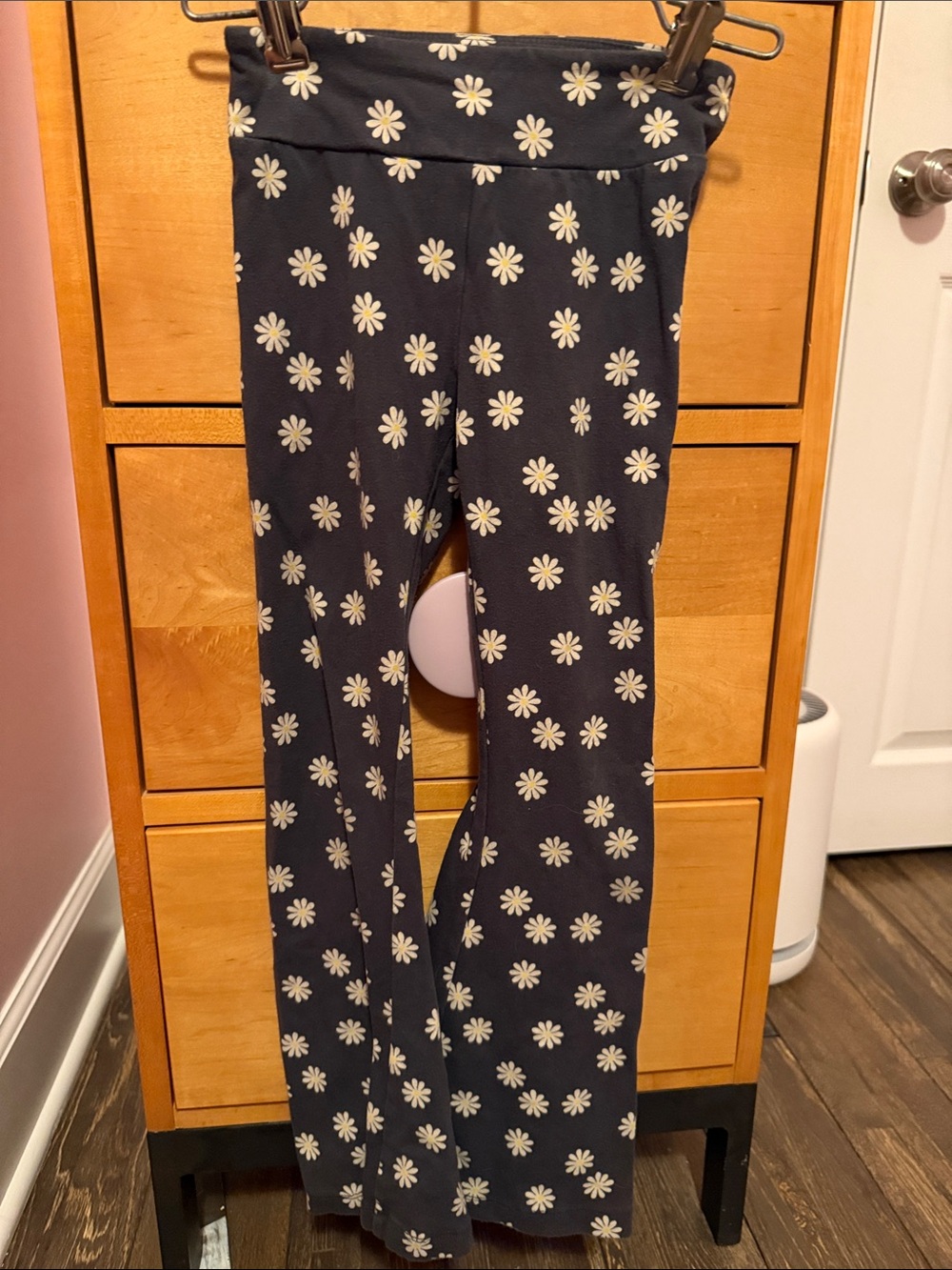 3 for $15 - Cat & Jack Heather Gray Leggings Size 6-7 with White Daisy Print